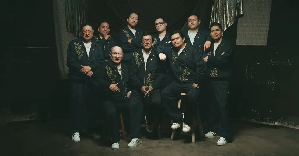 Los Mirlos